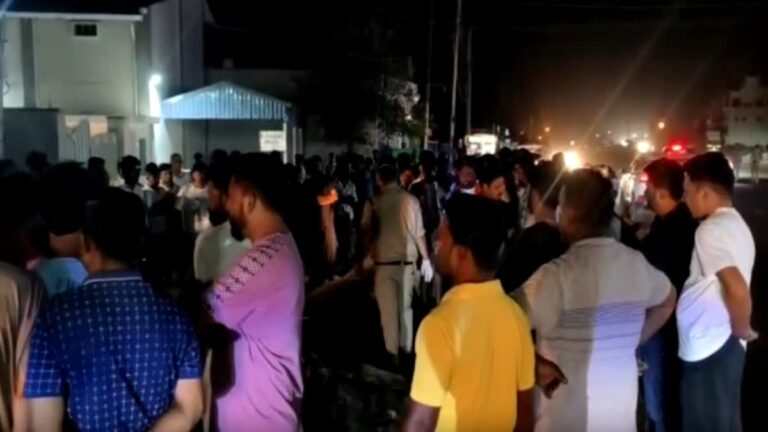 Dineshpur NH-74 पर दर्दनाक हादसा : घर लौट रहे डॉक्टर को ट्राला ने मारी टक्कर, मौके पर मौत