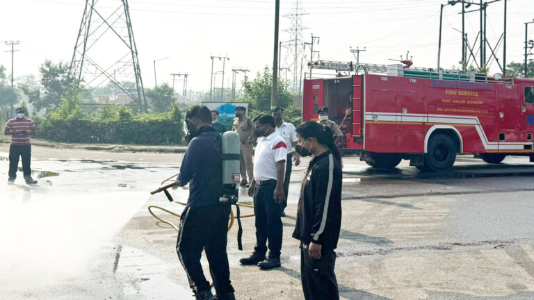 Rudrapur में अमोनिया गैस रिसाव से मचा हड़कंप, फायर-एसडीआरएफ की त्वरित कार्रवाई से टला बड़ा हादसा