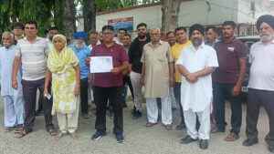 Rudrapur में किसानों ने उद्योगपति पर लगाया दबाव बनाने का आरोप, जांच की मांग