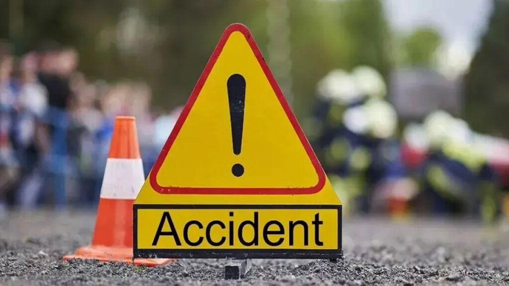 Dehradun में दर्दनाक सड़क हादसा : ट्रक की टक्कर से 28 वर्षीय महिला की मौत, पति बाल-बाल बचा