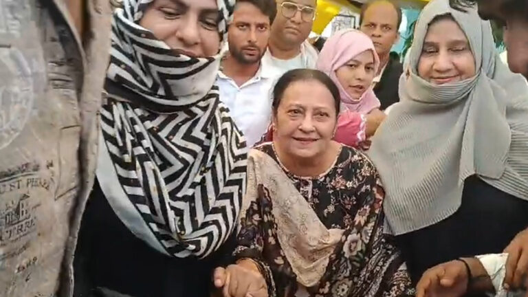 Jauhar University विवाद : छात्रों के धरने में पहुंचीं डॉ. तंजीम फातिमा, ध्वस्तीकरण आदेश का किया विरोध