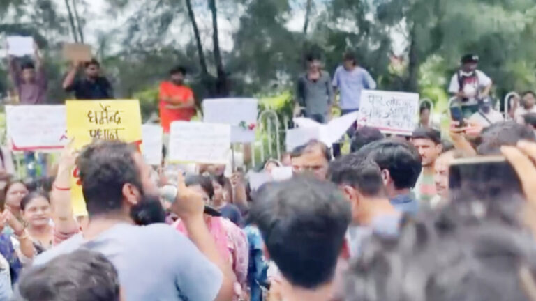 Neet Paper Leak पर छात्रों का फूटा गुस्सा, शिक्षा व्यवस्था और सरकार के खिलाफ किया जोरदार प्रदर्शन