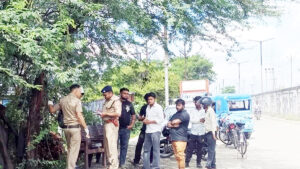 Rudrapur में होटल के पास सड़क किनारे मिला व्यक्ति का शव, इलाके में फैली सनसनी