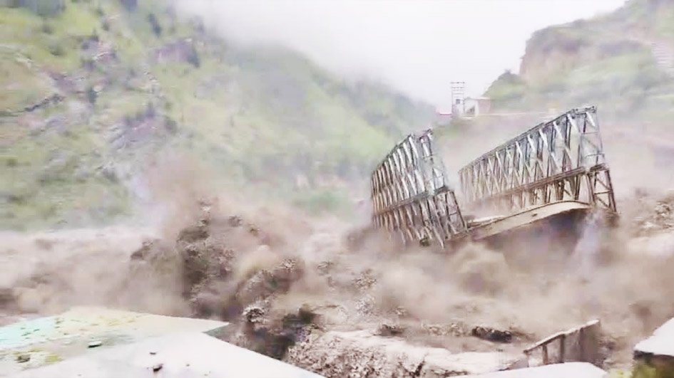 Chamoli Tamak नाले का रौद्र रूप, बैली ब्रिज बहा ; गाड़ी – ट्रक समेत कर्मचारी के बहने की सूचना