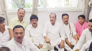 Mallikarjun Kharge के कार्यक्रम से पहले हल्द्वानी में सियासी घमासान, SSP कार्यालय में धरने पर बैठे कांग्रेस नेता