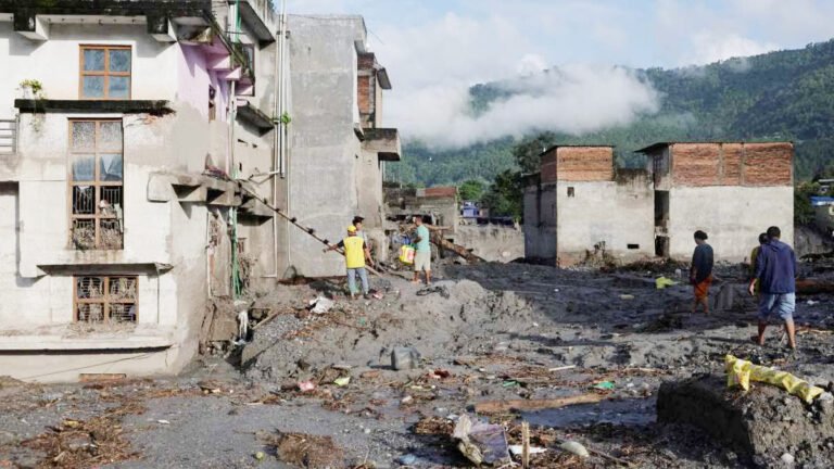 Nepal Tibet में बाढ़ की तबाही : 616 मौतें, 1,924 लापता ; 320 भारतीयों से संपर्क नहीं