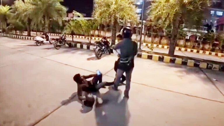 Dehradun में डिलीवरी बॉय से सिक्योरिटी गार्ड की मारपीट, गाली-गलौज का वीडियो वायरल ; आरोपी गिरफ्तार