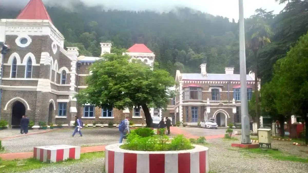 Uttrakhand हाईकोर्ट ने सहायक प्रोफेसर की नियुक्ति रद्द की, EWS पद पर सामान्य वर्ग के चयन को बताया अवैध