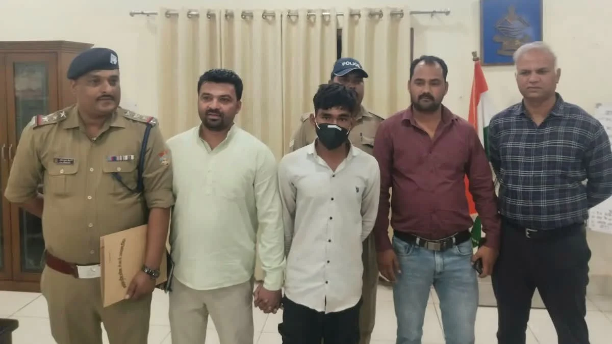 Laksar में ट्रेन रोककर लूटपाट करने वाला 25 हजार का इनामी बदमाश गिरफ्तार, दो साल से था फरार