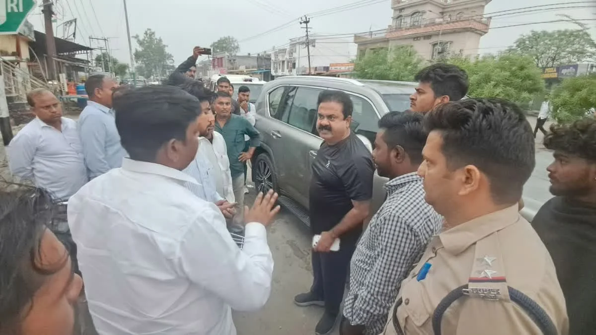 Laksar बस स्टैंड पर महाराजा भागीरथ की पेंटिंग हटाने पर हंगामा, विधायक उमेश कुमार ने जताई नाराजगी