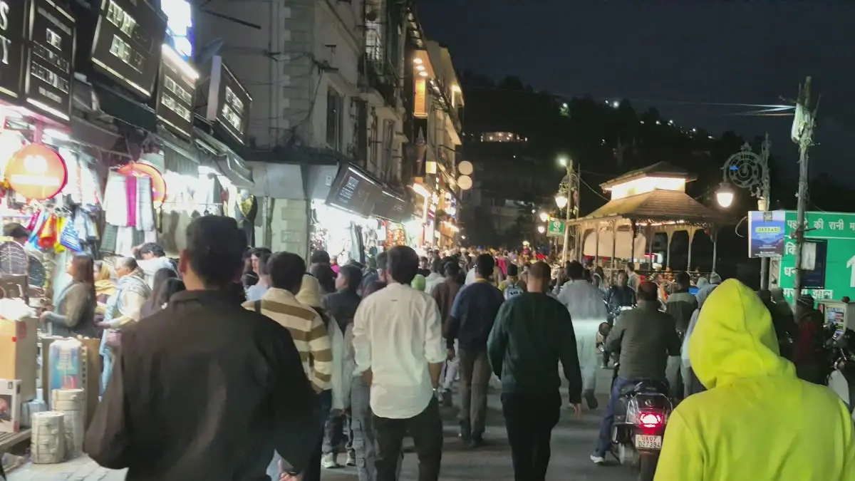 Mussoorie की मॉल रोड पर अब नहीं घुस सकेंगे वाहन, 5 जगह लगेंगे बोलार्ड; शाम 4:30 से रात 10:30 बजे तक रहेगा प्रतिबंध
