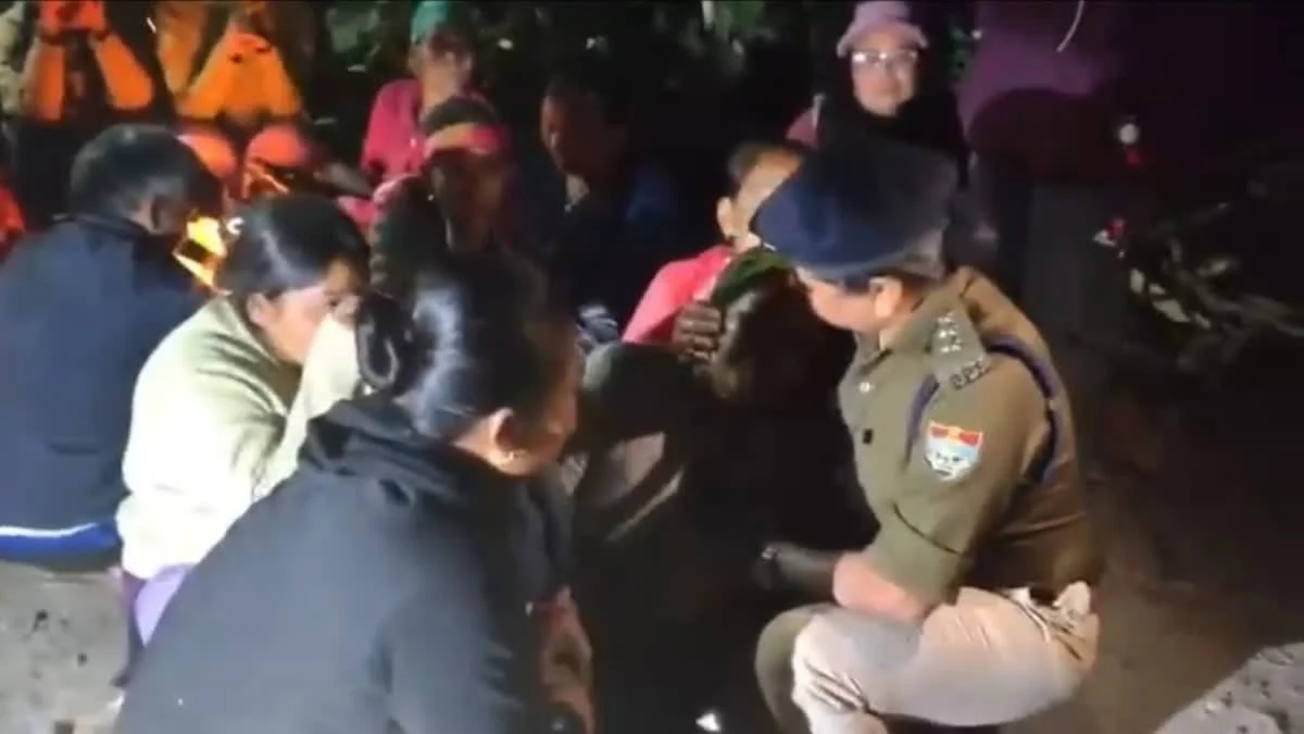 Nainital के मेहरागांव में दर्दनाक हादसा, पहाड़ी से मलबा गिरने से नेपाल के 2 मजदूरों की मौत; ठेकेदार हिरासत में