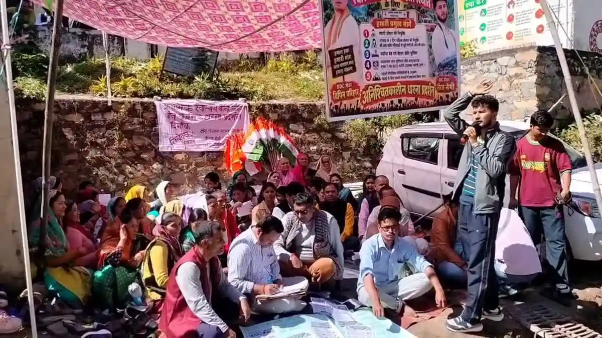 Narayanbagar में स्वास्थ्य सुविधाओं को लेकर आंदोलन तेज, PHC को CHC बनाने की मांग पर 7वें दिन निकाली रैली