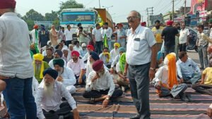Rudrapur में धान खरीद शुरू न होने पर किसानों का फूटा गुस्सा, हाईवे जाम कर दी चेतावनी