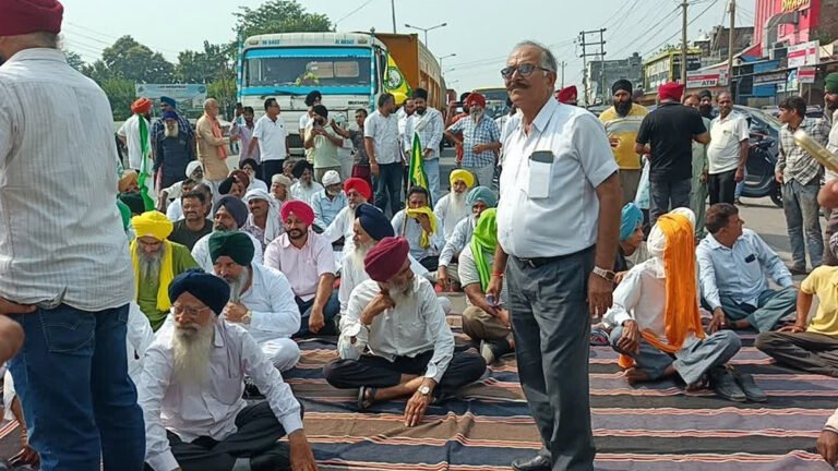 Rudrapur में धान खरीद शुरू न होने पर किसानों का फूटा गुस्सा, हाईवे जाम कर दी चेतावनी