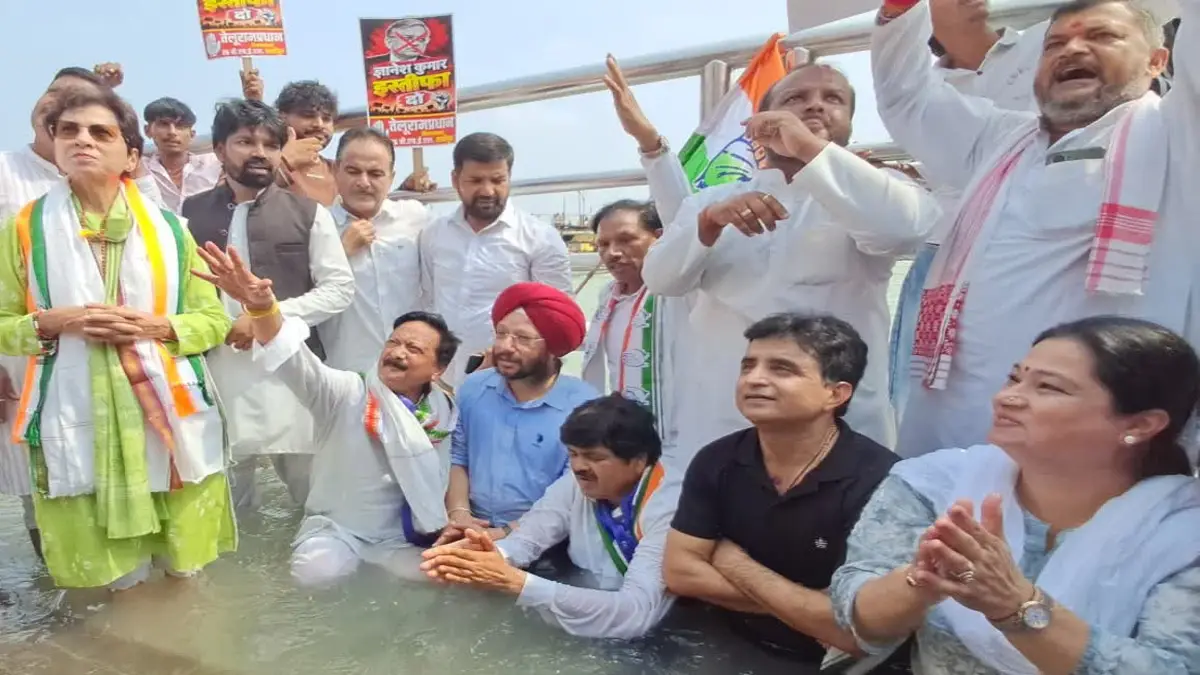 हरिद्वार से कांग्रेस की ‘वोट बचाओ, देश बचाओ यात्रा’ शुरू, गंगाजल हाथ में लेकर BJP सरकार के खिलाफ ली शपथ